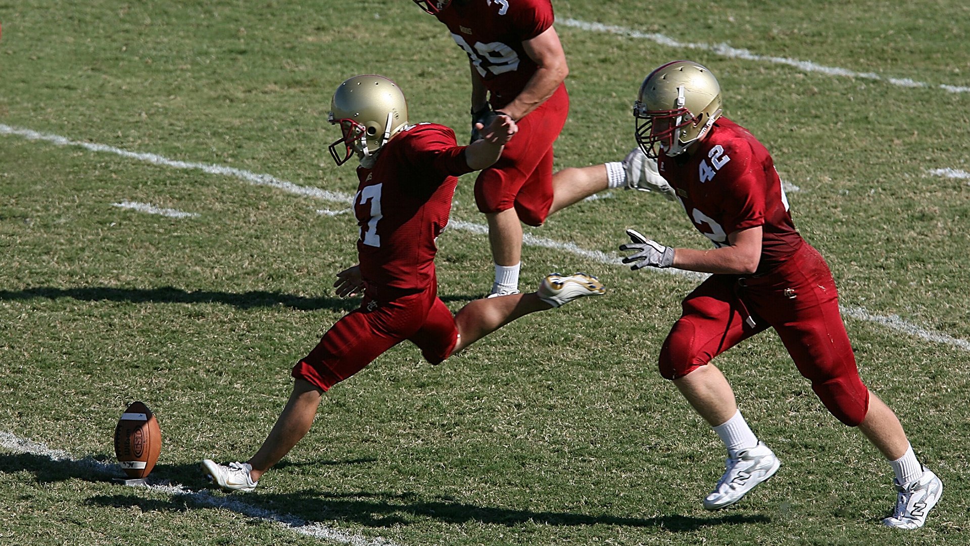 2021年季后赛：库里连续投出关键三分，带领勇士逆风翻盘，库里季后赛得分